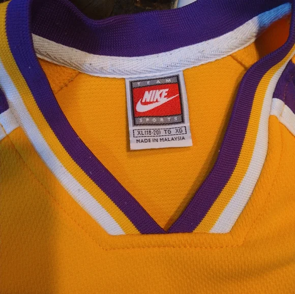 Lakers XL basketball shirt - Picture 3 of 7